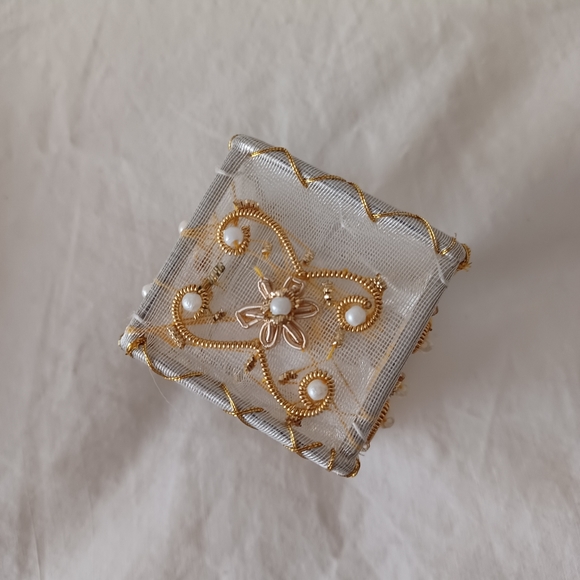 Pier 1 Imports Napkin Ring Holders 8 Square White Mesh Gold Pearl Holiday - Picture 10 of 10